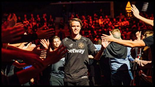 王者荣耀KPL年度总冠军揭晓夺得2200万元奖金