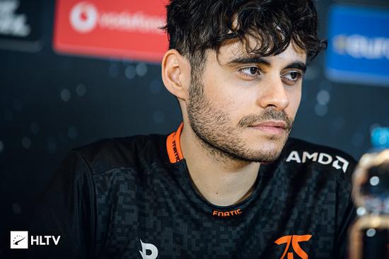 深圳大运中心迎来英雄联盟LPL总决赛激情对决